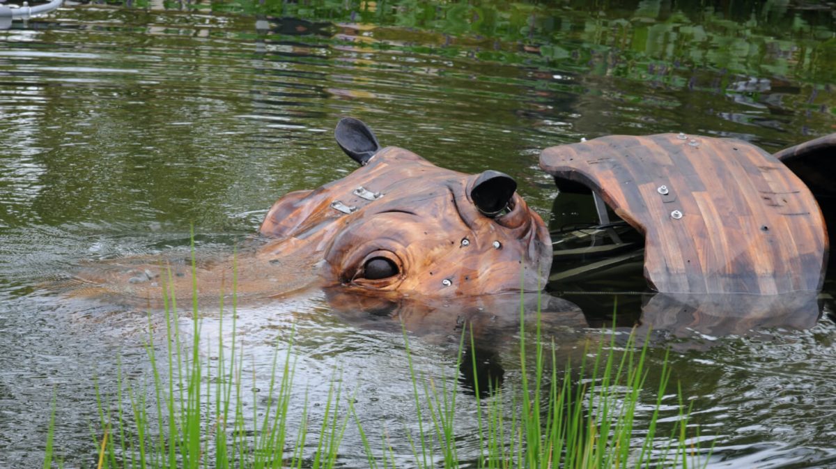 Hippopotame mécanique tête sous l'eau, Animaux de la Place Napoléon à La Roche-sur-Yon