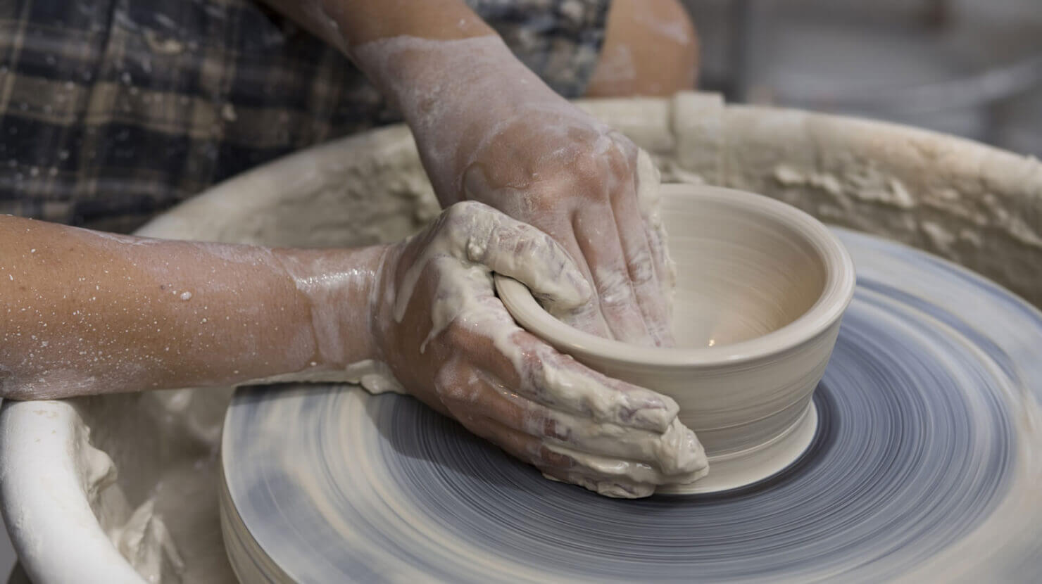 Poterie de Nesmy, les mains dans l'argile, Destination La Roche-sur-Yon