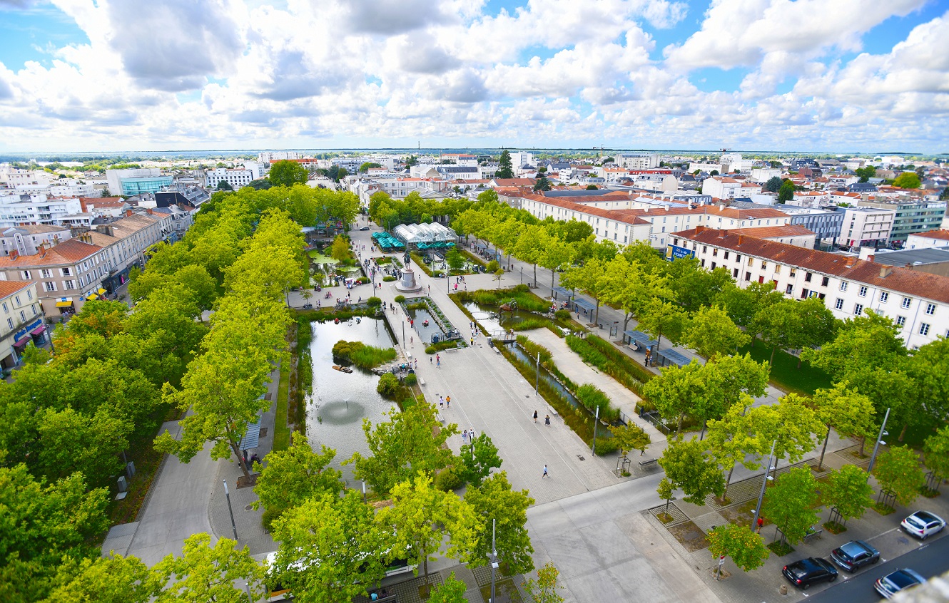 Place Napoléon seen from the sky in webcam, Destination La Roche-sur-Yon