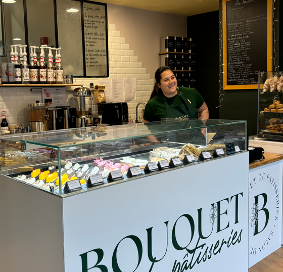 Bouquet de Pâtisseries : Là où le thé, la pâtisserie et la lecture se mêlent !