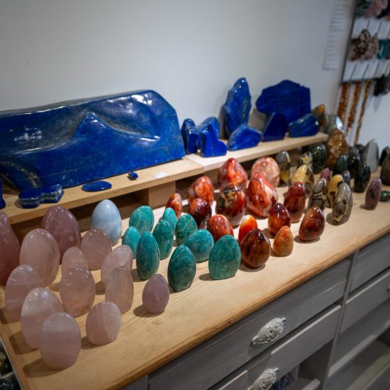 Plume Désanges – Mes Belles Pierres : un voyage au cœur des minéraux et du bien-être à La Roche-sur-Yon