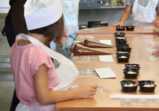 Réalise tes sucettes en chocolat !