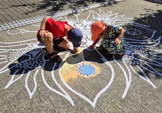 Atelier « Rencontre et coloriage » avec un artiste de rue, Ali