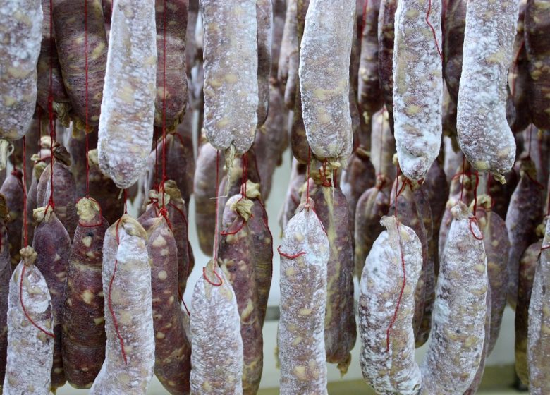 Atelier fabrication du saucisson