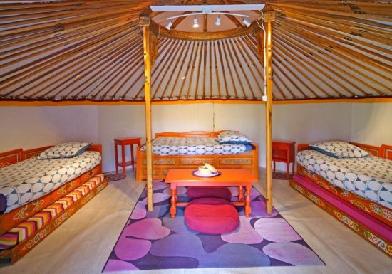 Yourte Lilas avec piscine à la campagne à Thorigny en Vendée