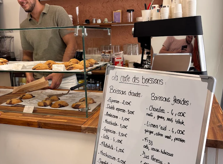 Mares and Co – Cookies Coffee Shop