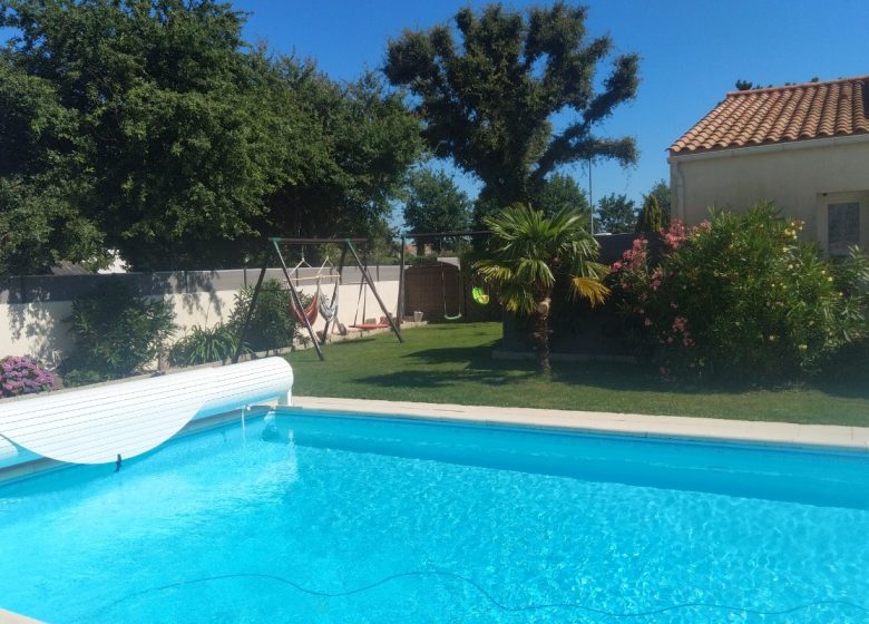 HOLIDAY HOME WITH SWIMMING POOL 7KMS FROM LA ROCHE SUR YON