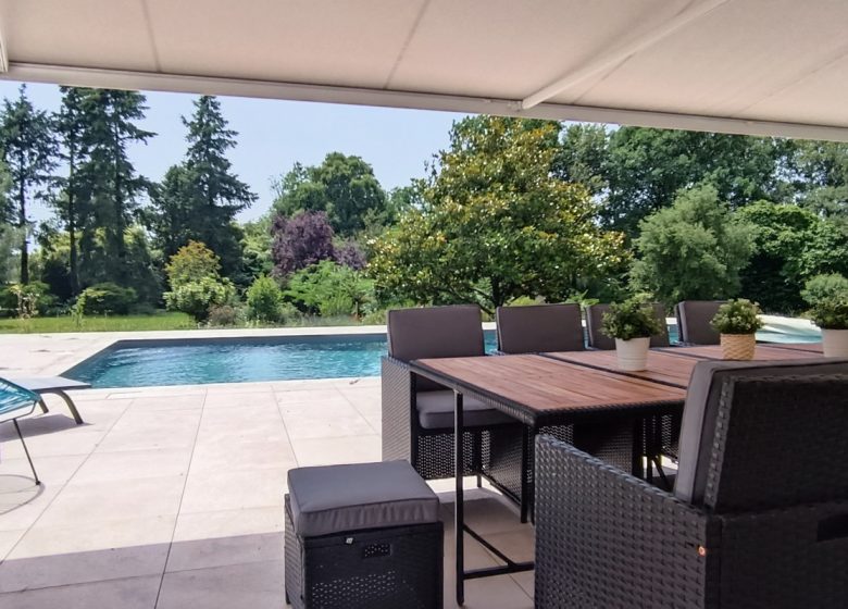 VILLA 5* AVEC PISCINE PRIVÉE DANS UN GRAND PARC ARBORÉ AU CŒUR DE LA VENDÉE