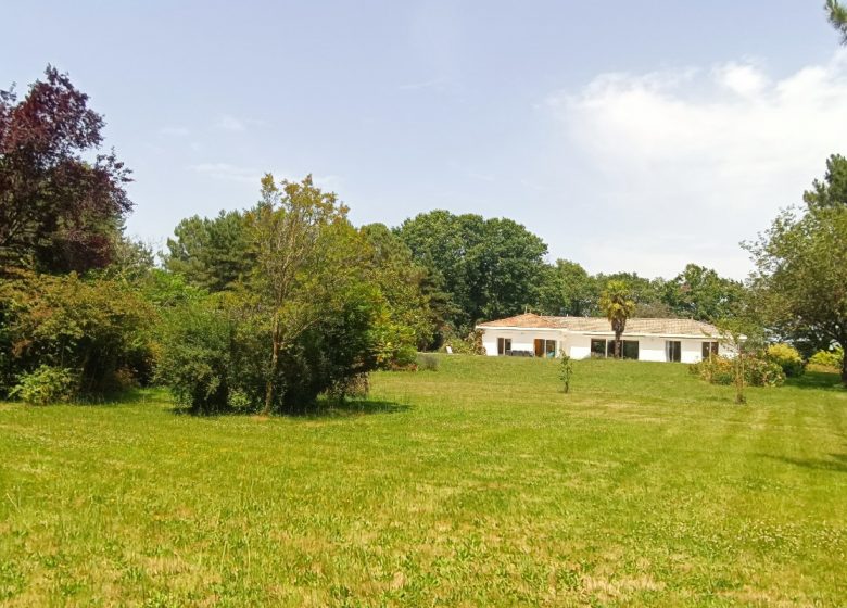 VILLA 5* AVEC PISCINE PRIVÉE DANS UN GRAND PARC ARBORÉ AU CŒUR DE LA VENDÉE