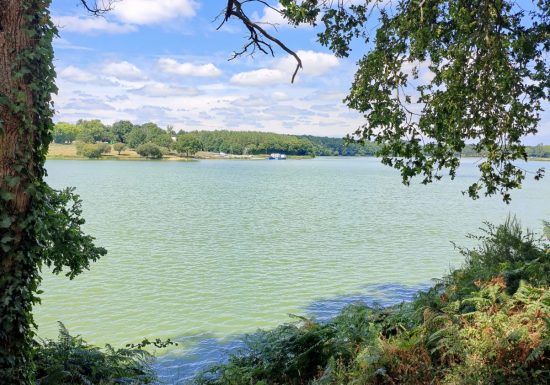 Boucle en vélo. Le barrage du Lac de Moulin Papon, par le grand parc de Rivoli