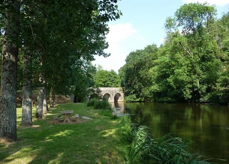 AIRE DE PIQUE-NIQUE DU PONT DE CHAILLÉ