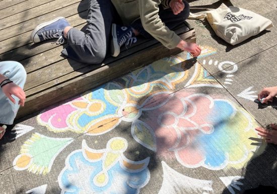 Atelier « Rencontre et coloriage » avec un artiste de rue, Ali