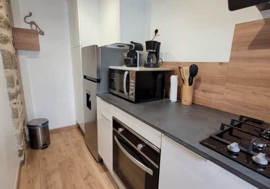 « La Case à Poules » – Les Crins au bord du lac