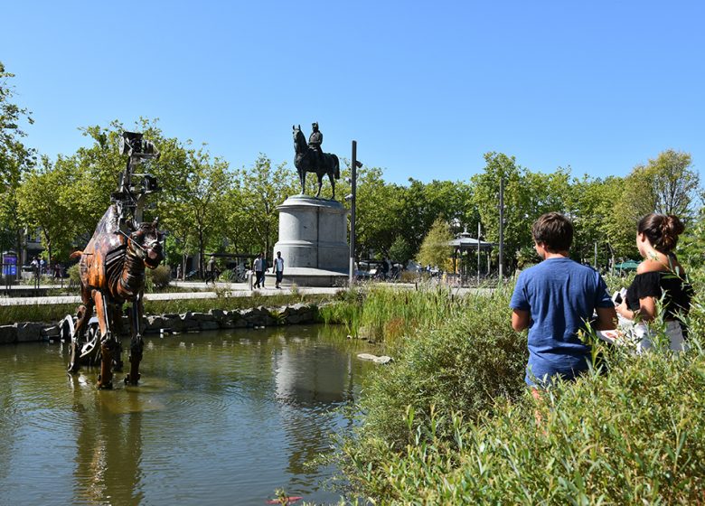 LES ANIMAUX DE LA PLACE