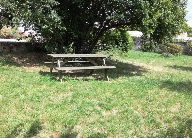 APRON PICNIC AREA