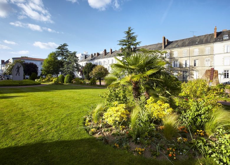 FRANÇOIS MITTERRAND GARDEN