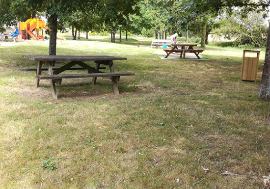 Aire de pique-nique du foyer rural du Tablier