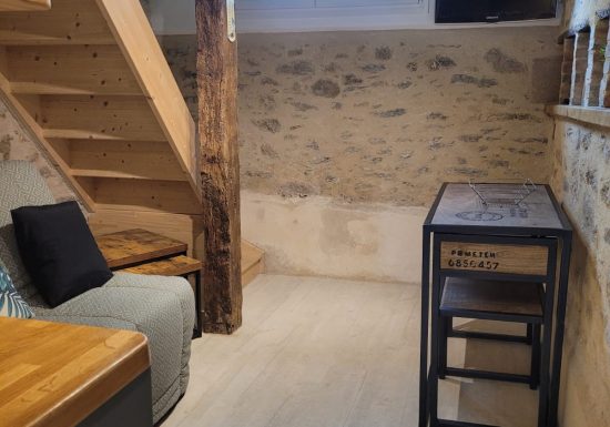 « La Case à Poules » – Les Crins au bord du lac