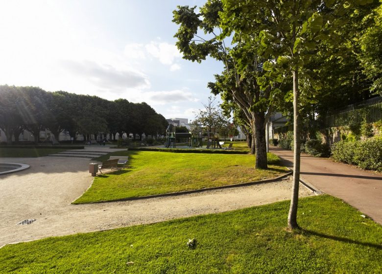 COURS BAYARD PICNIC AREA